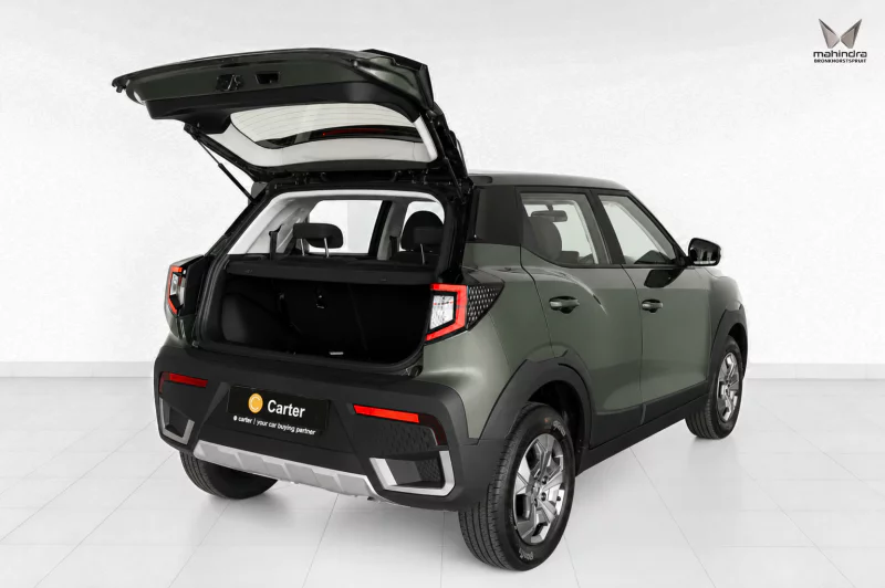 Vehicle Image for 6/29for Mahindra XUV3X0 1.2 MX3 MT