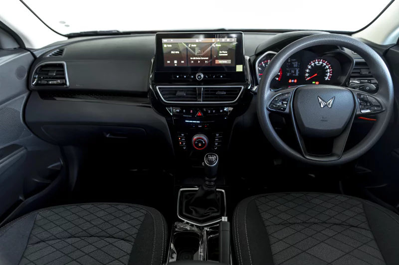 Vehicle Image for 19/29for Mahindra XUV3X0 1.2 MX3 MT