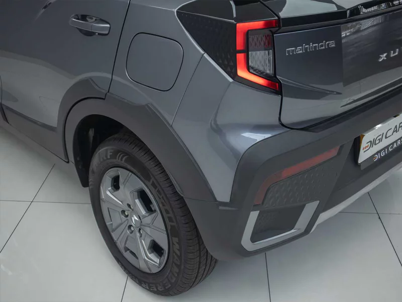 Vehicle Image for 7/21for Mahindra XUV3X0 1.2 MX3 MT