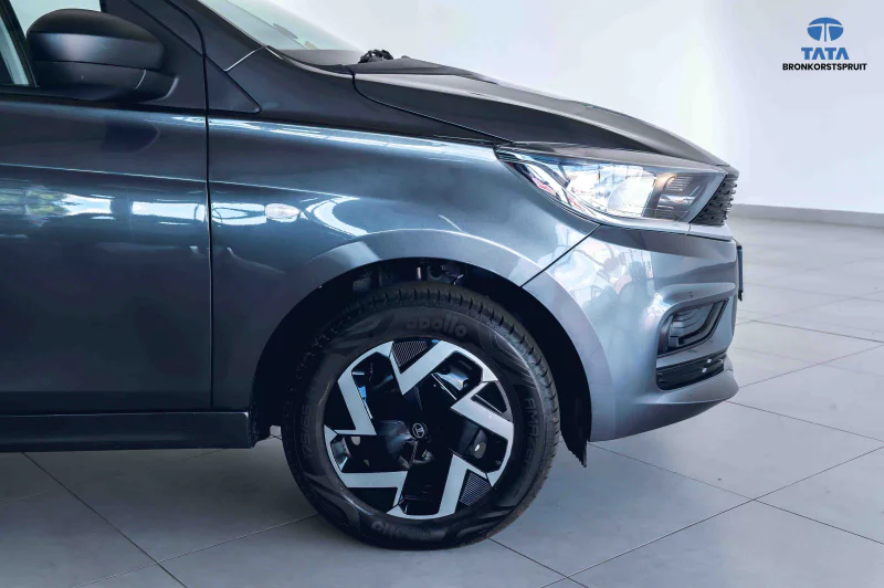 Vehicle Image for 9/26for Tata Tiago 1.2 XT MT
