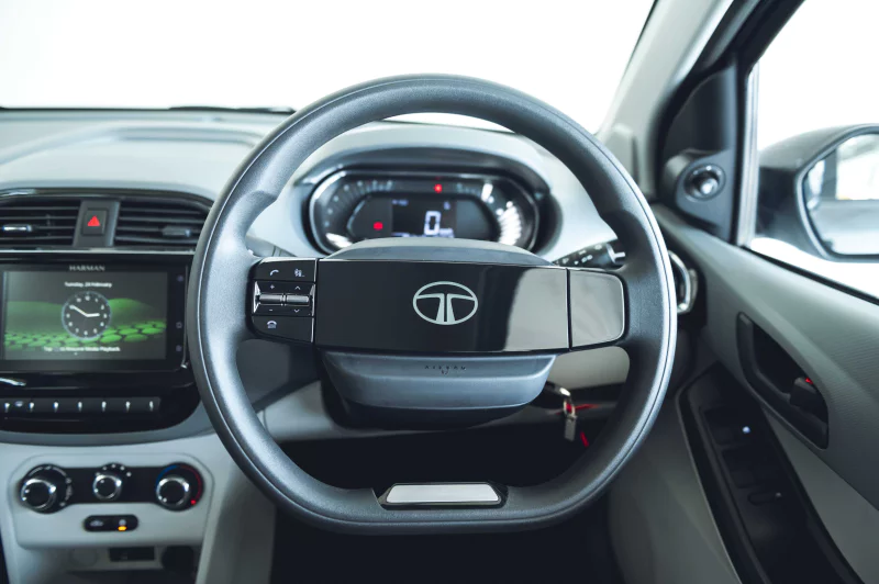 Vehicle Image for 15/26for Tata Tiago 1.2 XT MT