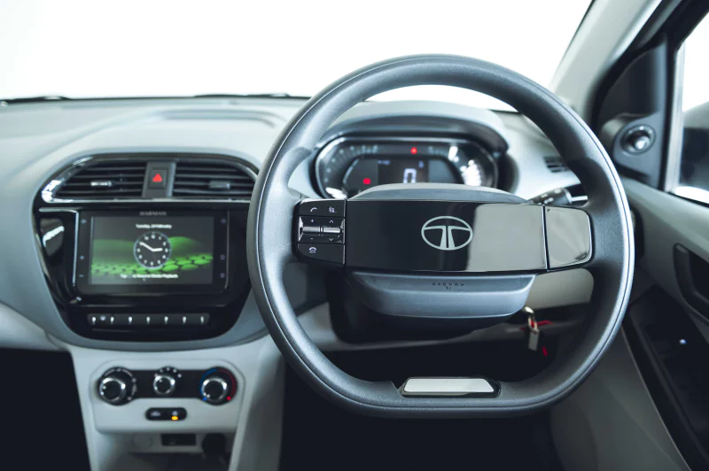 Vehicle Image for 19/26for Tata Tiago 1.2 XT MT