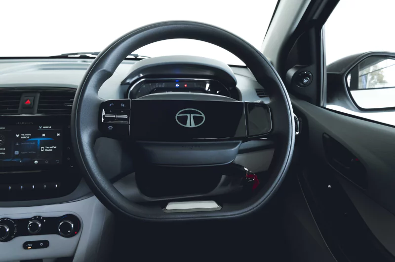 Vehicle Image for 15/26for Tata Tiago 1.2 XT AMT