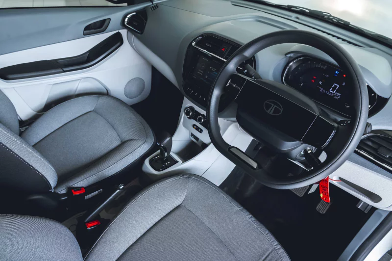 Vehicle Image for 18/26for Tata Tiago 1.2 XT AMT