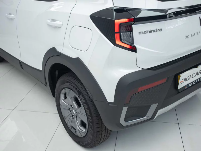 Vehicle Image for 10/23for Mahindra XUV3X0 1.2 MX3 MT
