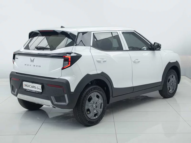 Vehicle Image for 2/23for Mahindra XUV3X0 1.2 MX3 MT