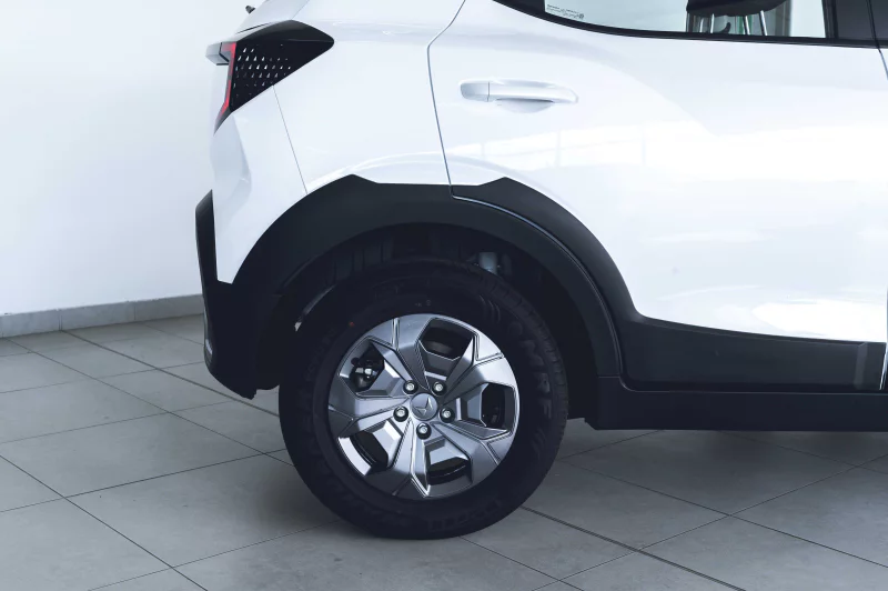Vehicle Image for 11/16for Mahindra XUV3X0 1.2 MX3 MT