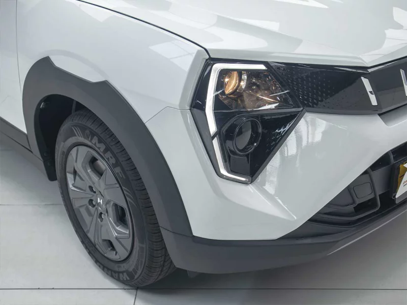 Vehicle Image for 6/21for Mahindra XUV3X0 1.2 MX2 AT