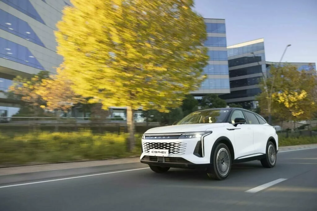 OMODA launches C9 PHEV in South Africa, offering 150 km electric range, 440 kW of power, and flagship-level luxury